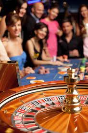 Lucky Twins live-dealer table interface on mujurbola mobile app